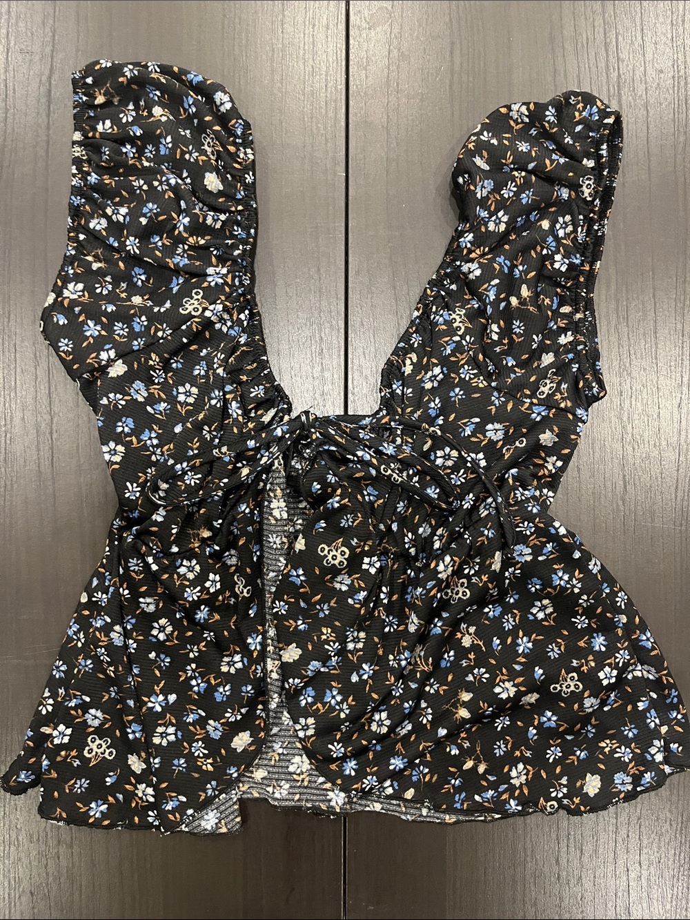 NWT Black Floral Tie-Front Short Sleeve Top